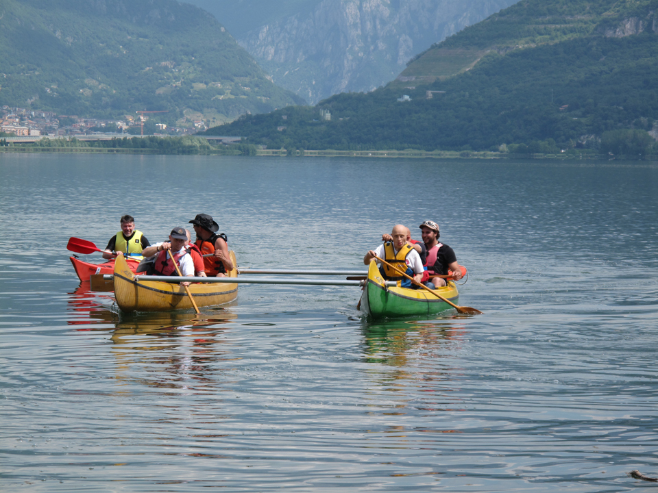 IN CANOA SUL LAGO